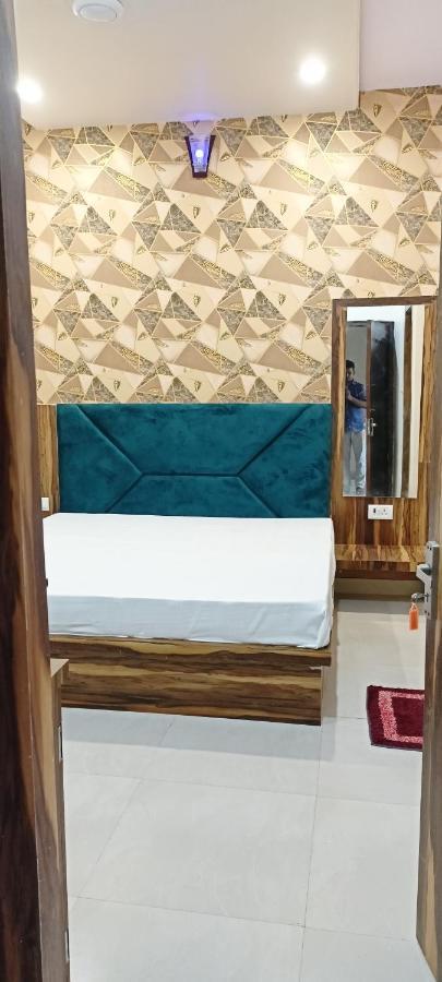 Hotel Keshavam Inn Матхура Екстер'єр фото